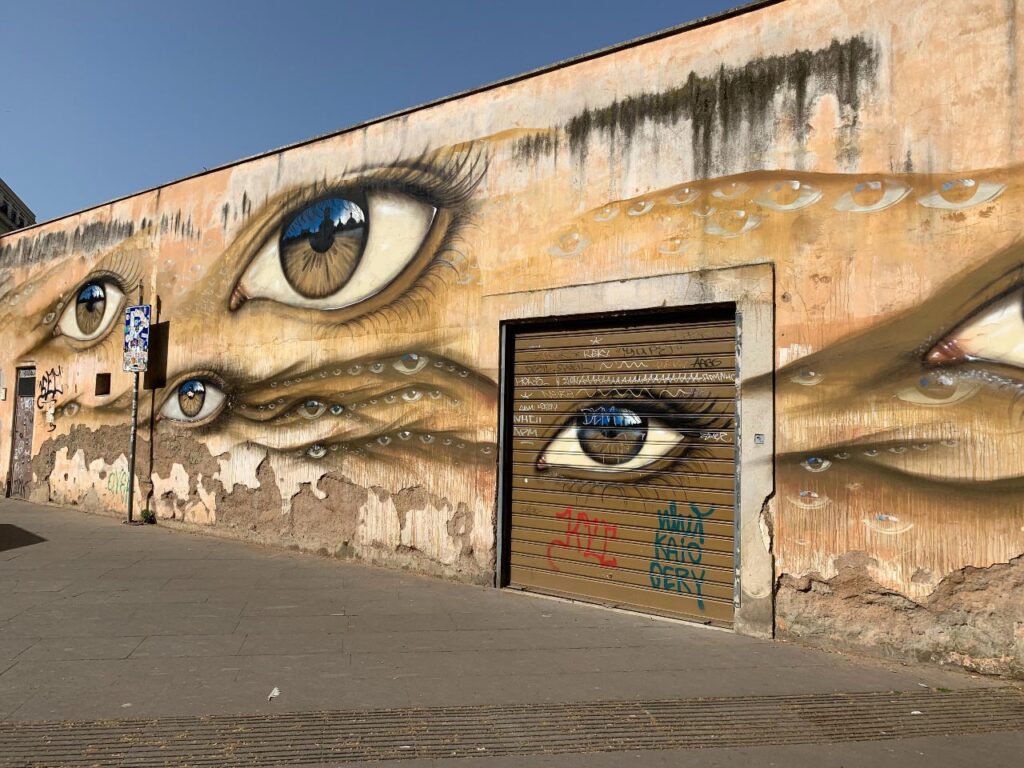 Cosa vedere a Trastevere murales con occhi 